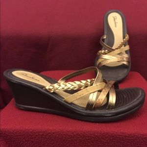 Skechers Cali - size 9 - Very Good ***must sell***